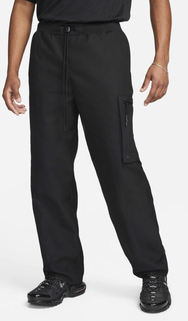Nike Sportswear Tech Pack
Men's Woven Utility Trousers