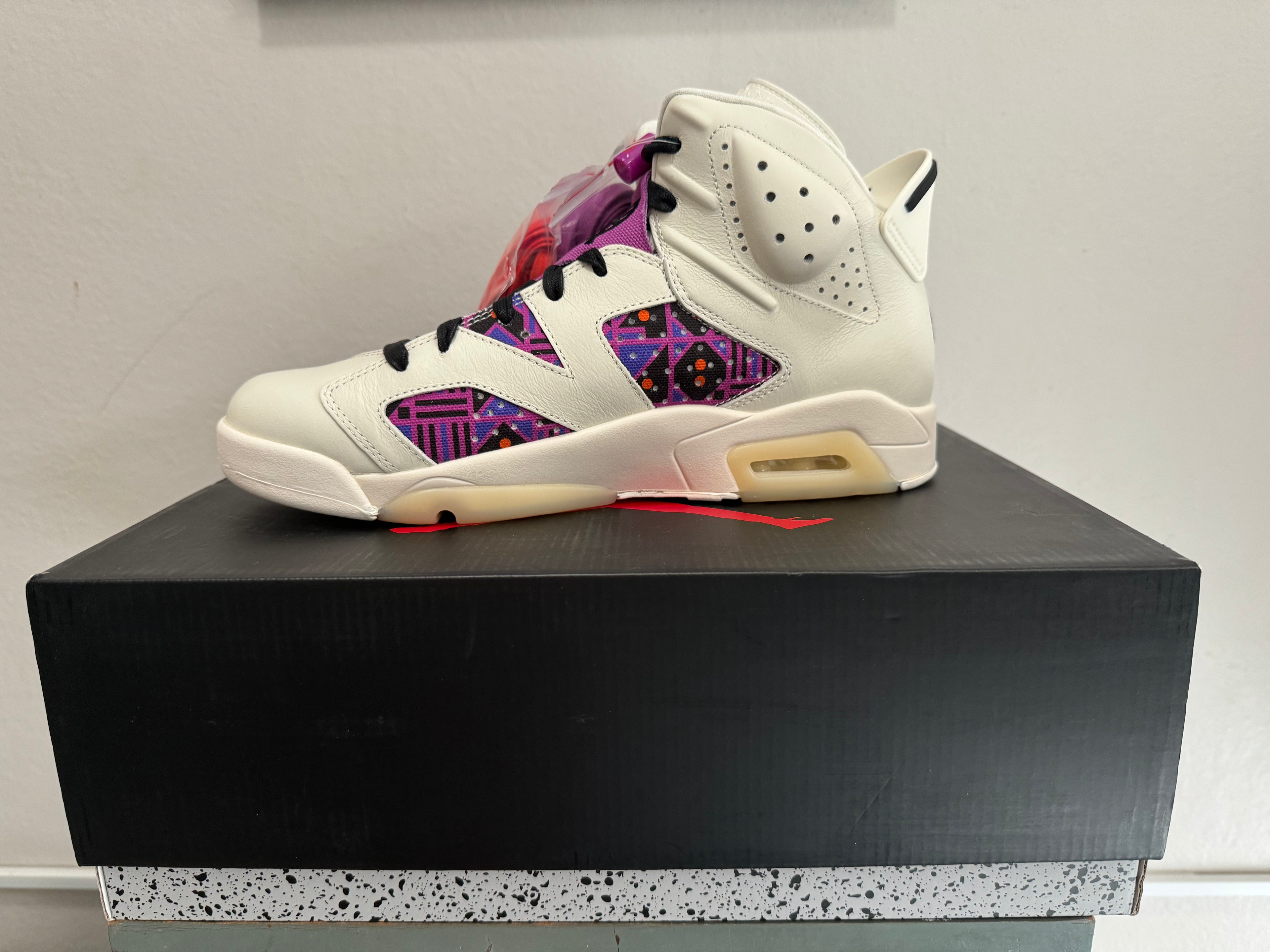 DS (Deadstock) Air Jordan 6 Quai 54 Sail Black